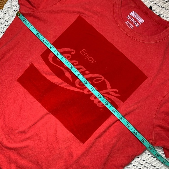 4/$30 AE Tailgate Coca-Cola Red Textured Shirt - Picture 5 of 8